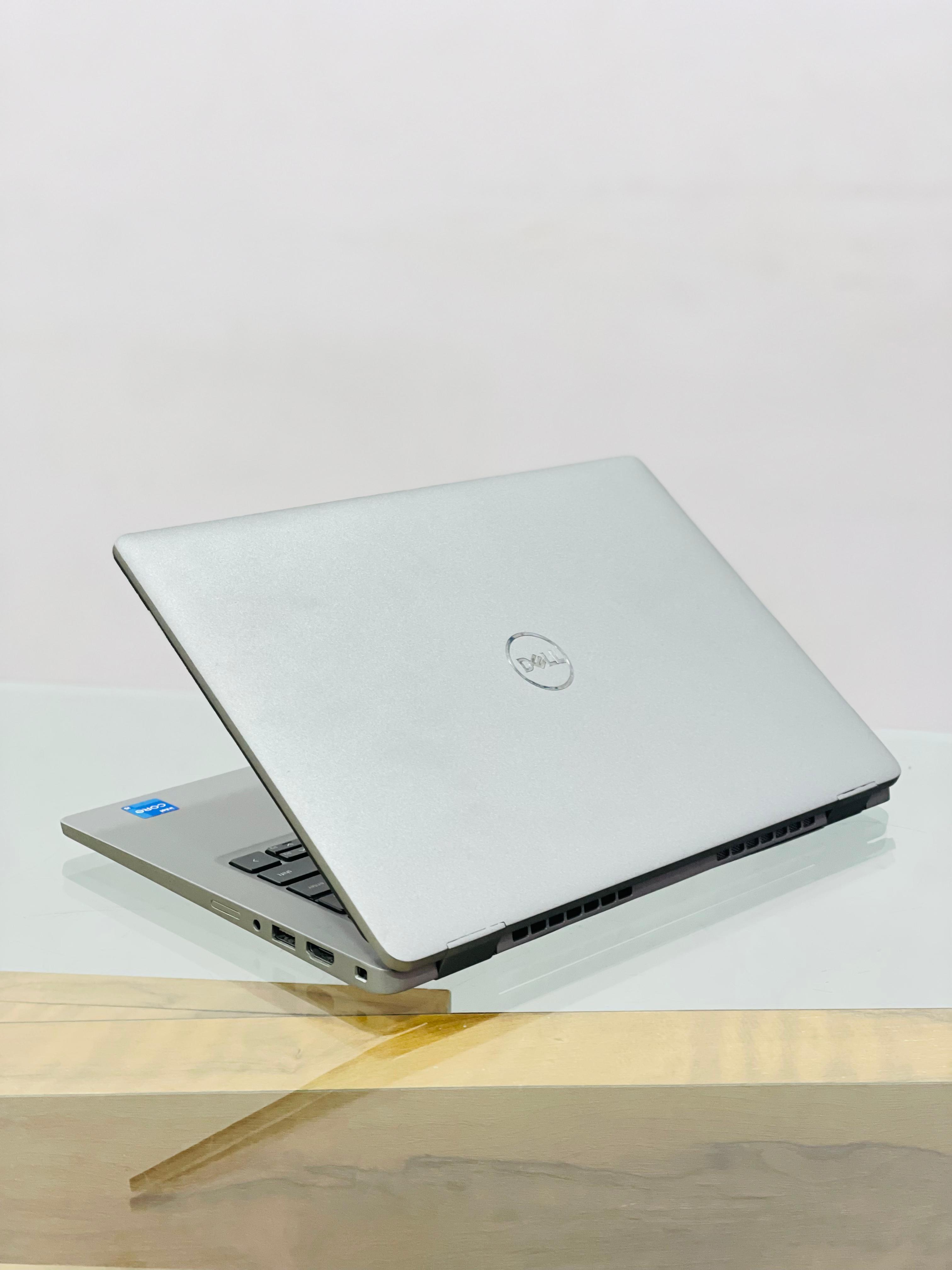 DELL LATITUDE 5320 Business Series Ultra slim